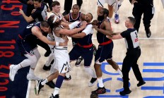 开云体育直播-包含NBA季后赛比赛之夜，场场精彩胜负难料的词条