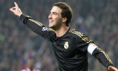 开云官网-欧冠决赛焦点战，老鹰强势晋级魔术，唯一性之战铸就传奇