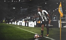 开云体育官方网站-乌拉圭完胜曼城，苏亚雷斯带队取胜，南美足球的荣耀之夜