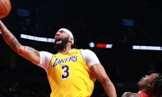 开云体育app-关于湖人战绩不佳，深陷泥潭无法自拔的信息