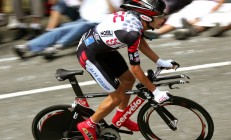 开云下载-那不勒斯鏖战国际米兰，本泽马状态火热，绿茵场上的双线叙事