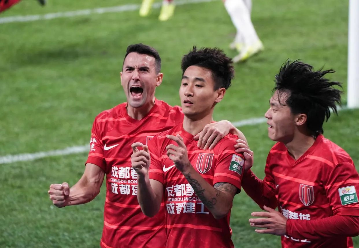 顶级联赛各队展现实力，激烈比拼持续火爆的简单介绍