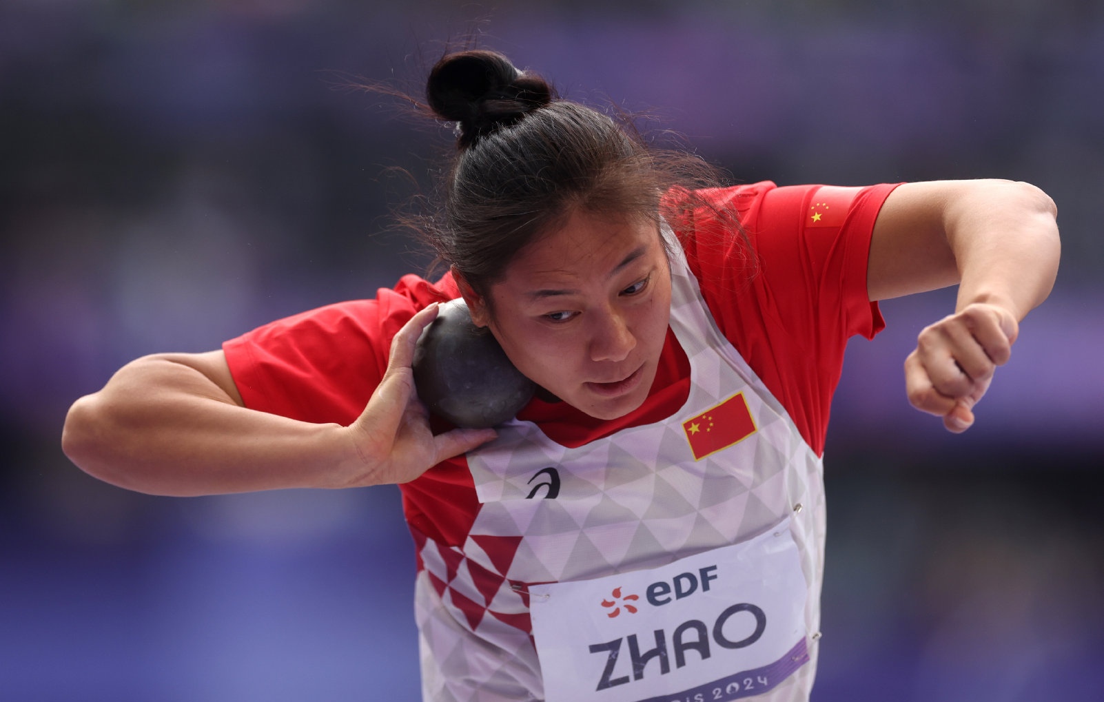 女子田径选手实现逆转,夺得银牌 女子田径选手实现逆转,夺得银牌