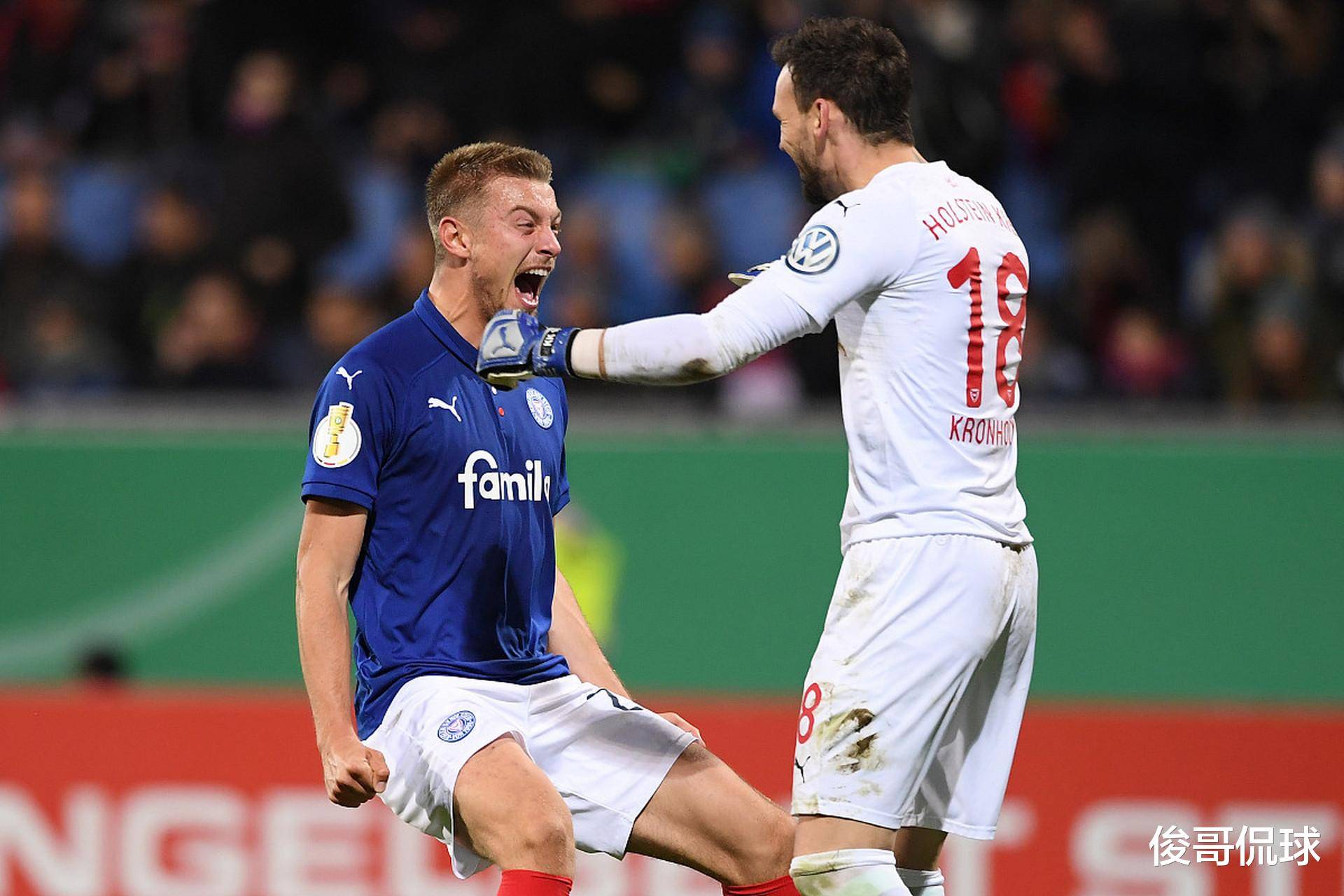 包含圣埃蒂安客场夺冠，追赶领先者的词条