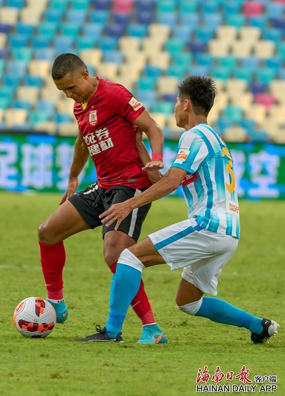 关于中国球队长春亚泰首次参加亚洲俱乐部足球比赛的信息