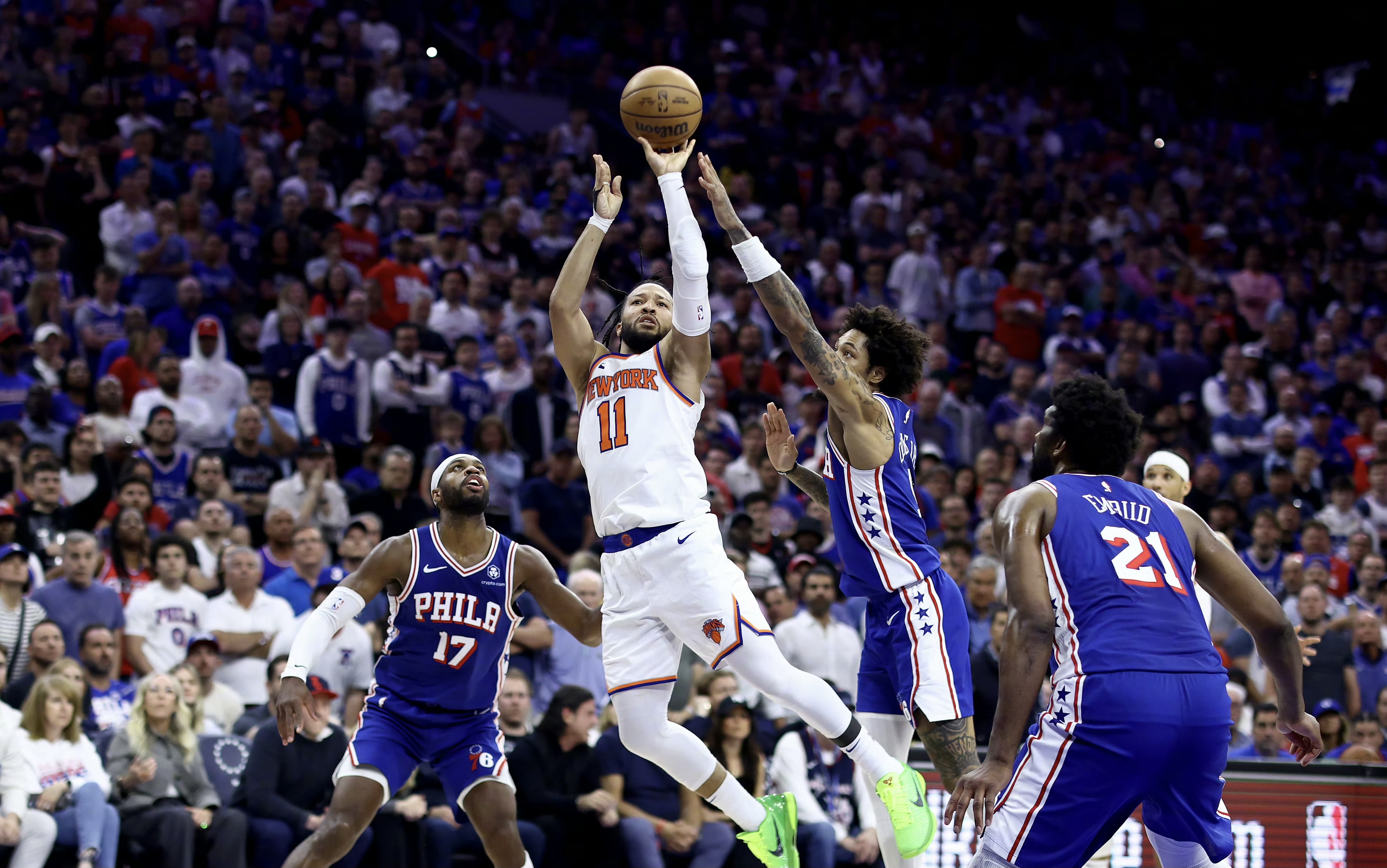 尼克斯绝杀福建队，布伦森点燃赛场