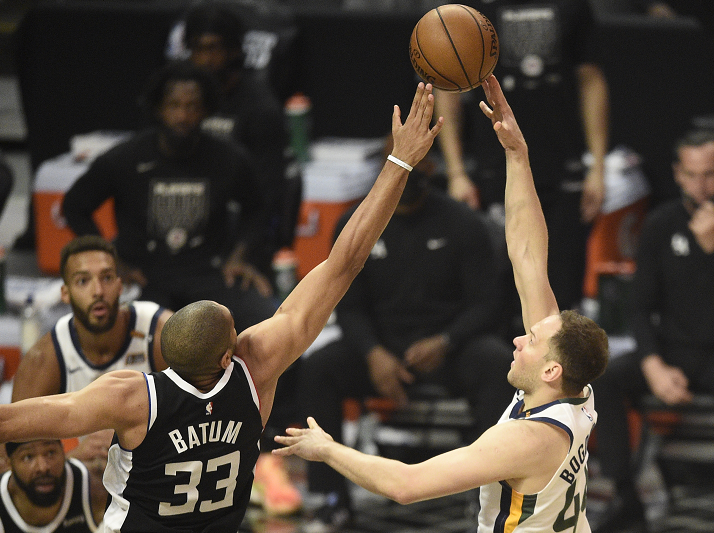 关于法国队完胜韩国队，黄鸭组合高光表现的信息