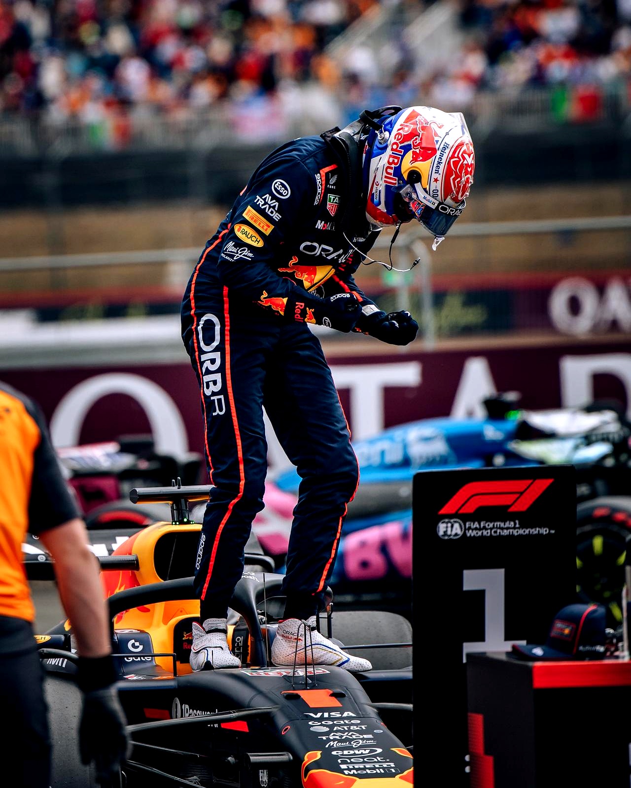 梅赛德斯完胜索伯车队，维斯塔潘统治全场的简单介绍