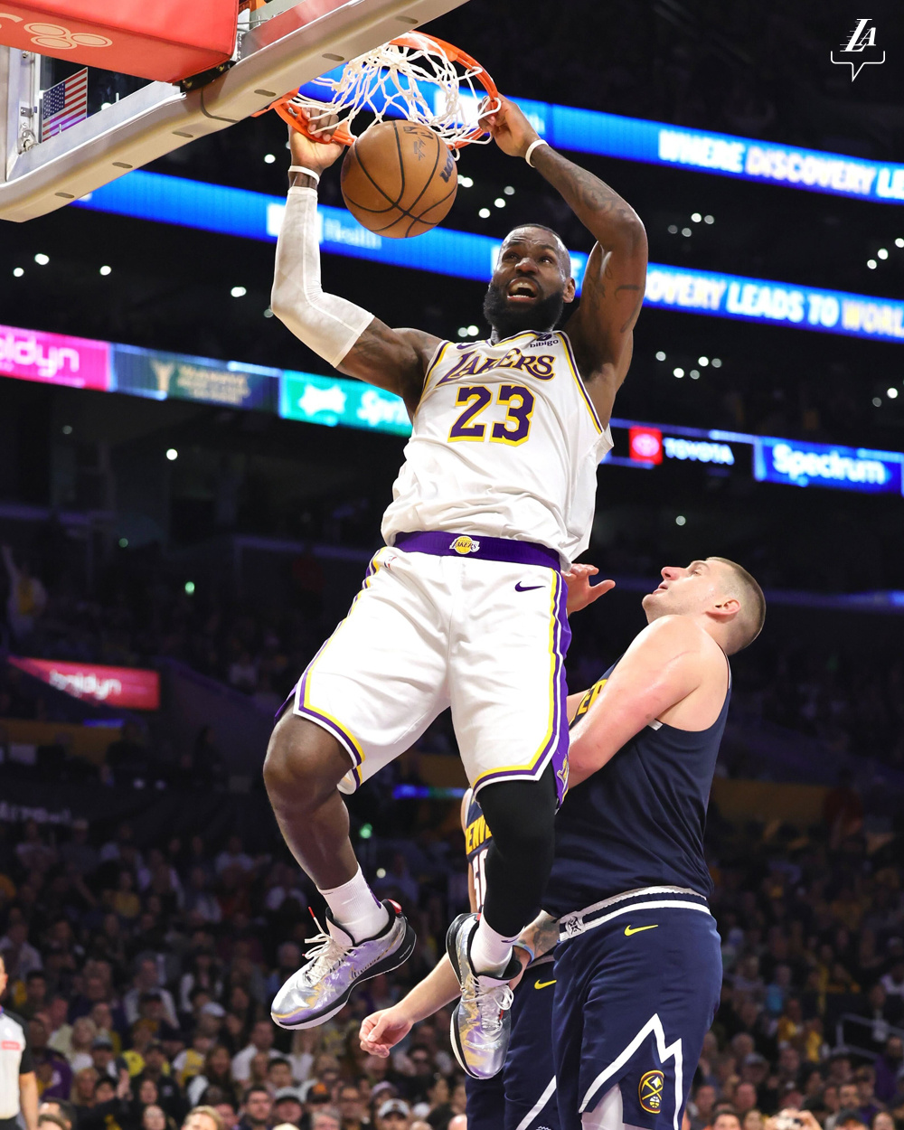 爵士碾压猛龙，詹姆斯关键制胜