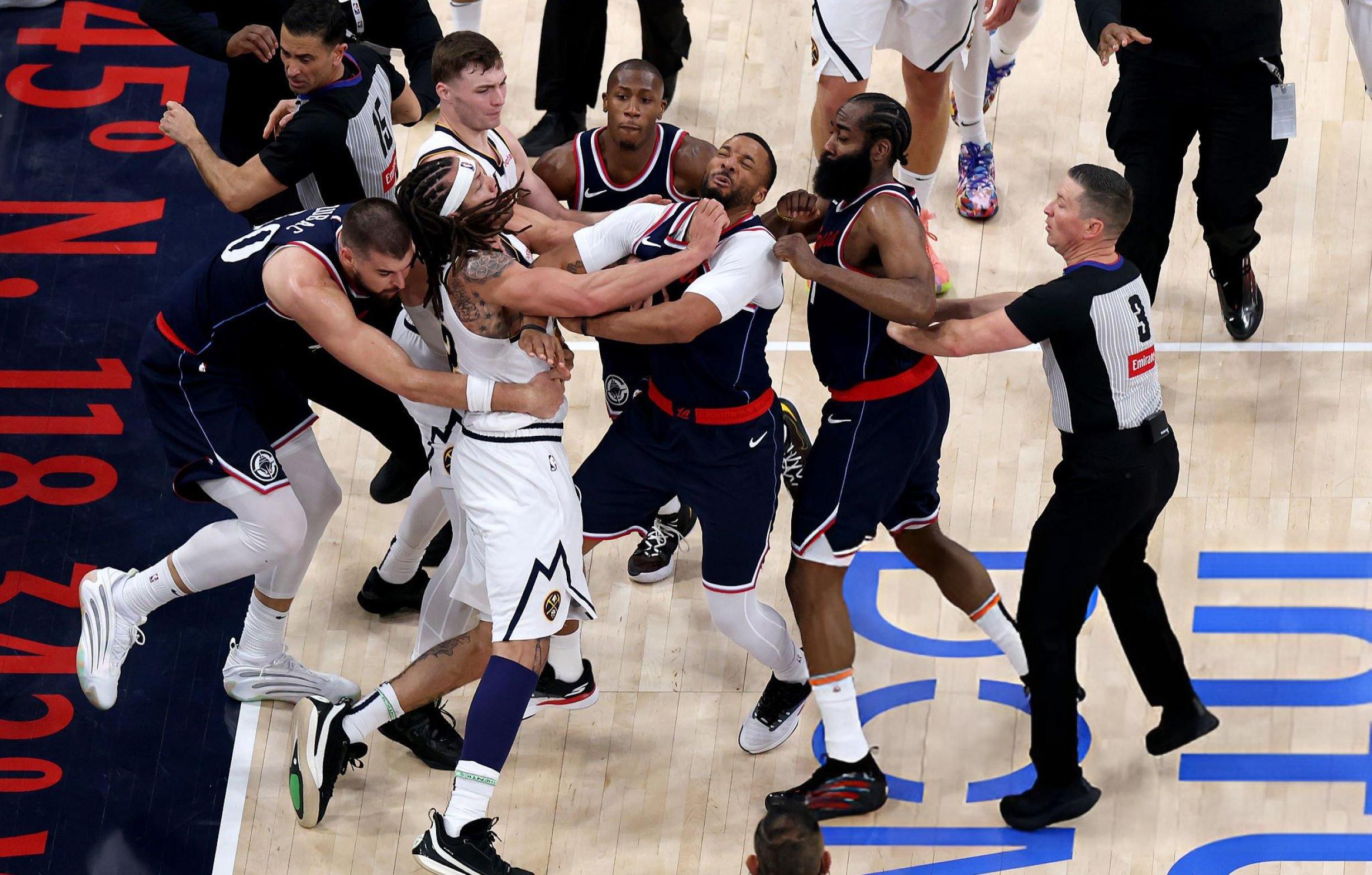 包含NBA季后赛比赛之夜，场场精彩胜负难料的词条